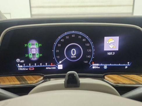 Used 2024 Cadillac Escalade ESV Sport Platinum w/ LPO, ONYX Package image 11