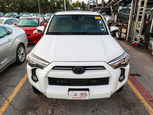 Used 2023 Toyota 4Runner SR5 Premium w/ Moonroof Package AWD/4WD image 5