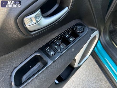 Used 2021 Jeep Renegade Latitude AWD/4WD image 14