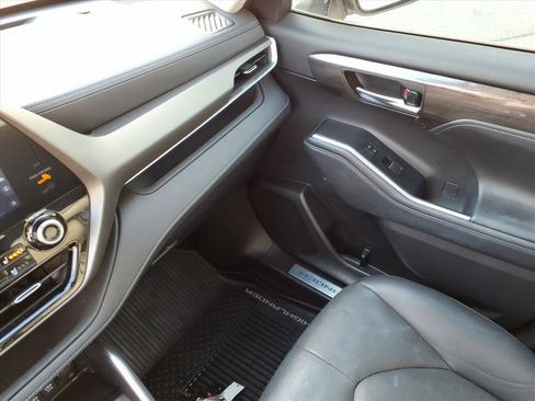 Certified 2021 Toyota Highlander Limited image 26
