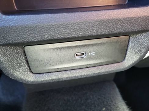 Certified 2023 Volkswagen Taos SE FWD image 12