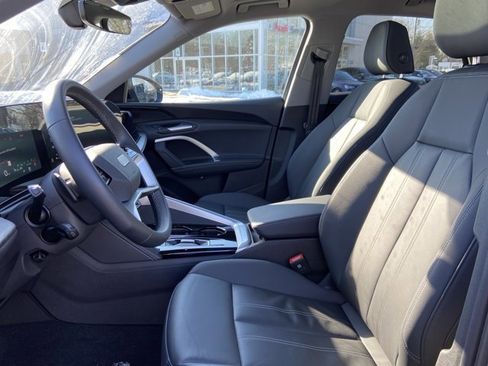 Used 2025 Audi Q5 Premium w/ Convenience Package image 21