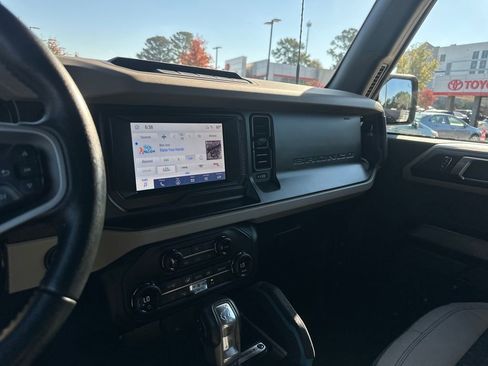 Used 2021 Ford Bronco Wildtrak image 19