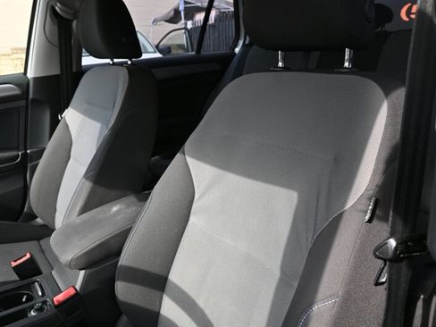 Used 2016 Volkswagen e-Golf SE w/ DC Fast Charging Package image 22