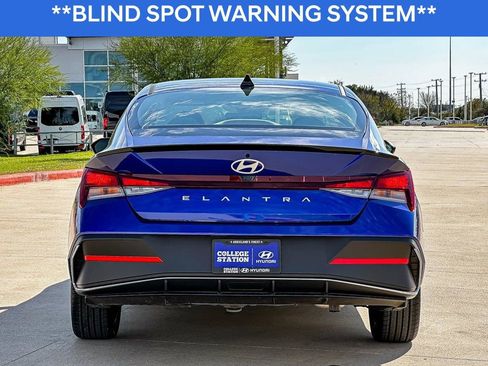Used 2025 Hyundai Elantra Sport image 9