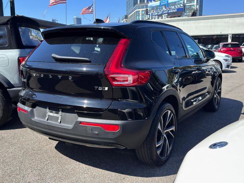 Used 2021 Volvo XC40 T5 R-Design w/ Climate Package image 4