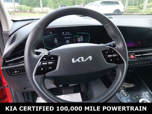 Certified 2023 Kia Niro EX FWD image 11