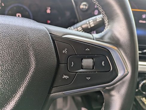 Used 2025 Chevrolet Trax LT w/ LT Convenience Package image 23