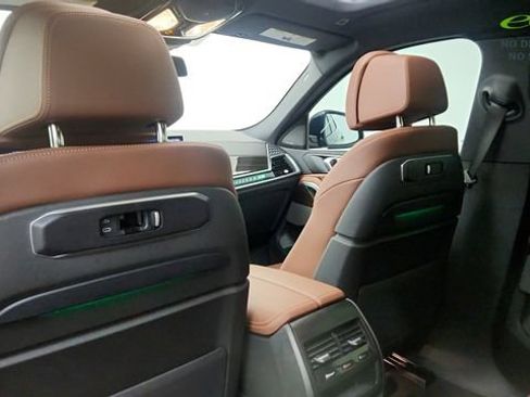 Used 2025 BMW X6 xDrive40i w/ Executive Package AWD/4WD image 46