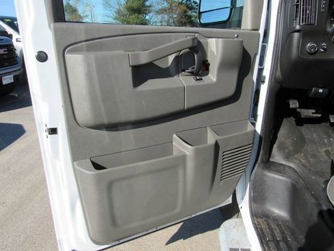 Used 2024 GMC Savana 2500 w/ Driver Convenience Package image 10