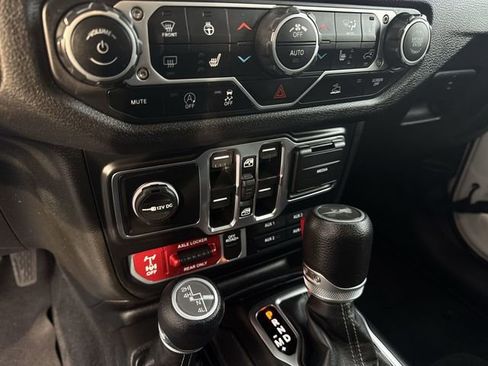 Used 2024 Jeep Wrangler Willys image 36