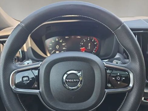 Used 2019 Volvo XC60 T5 R-Design AWD/4WD image 18