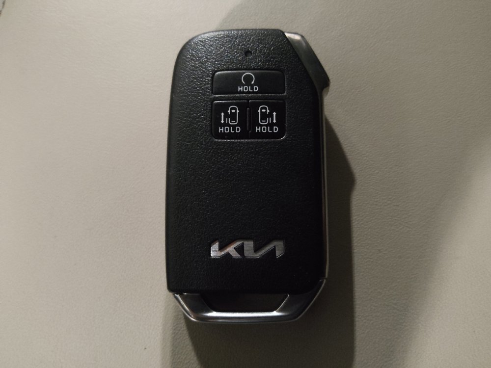 Used 2023 Kia Carnival LX FWD image 32