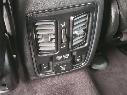 Used 2017 Jeep Grand Cherokee Limited RWD image 25