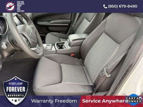 Used 2022 Chrysler 300 Touring image 12
