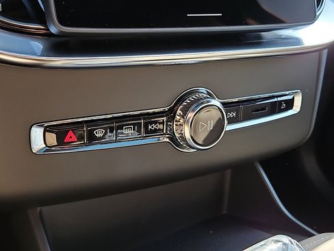 New 2026 Volvo XC90 B6 Ultra w/ Protection Package Premier AWD/4WD image 14