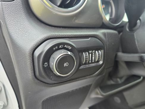 Used 2021 Jeep Wrangler Unlimited Sahara w/ Uconnect 4C Nav & Sound Group AWD/4WD image 13