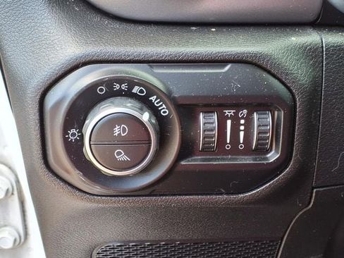 Used 2021 Jeep Gladiator Willys image 16