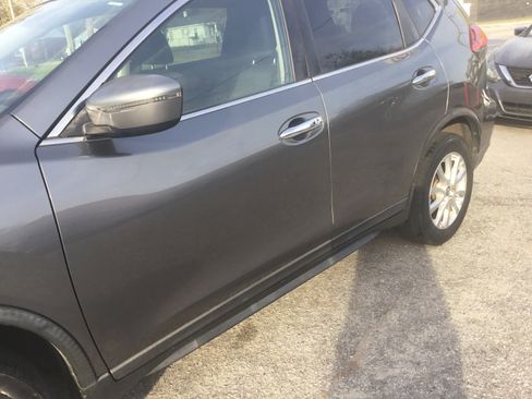 Used 2017 Nissan Rogue SV image 12