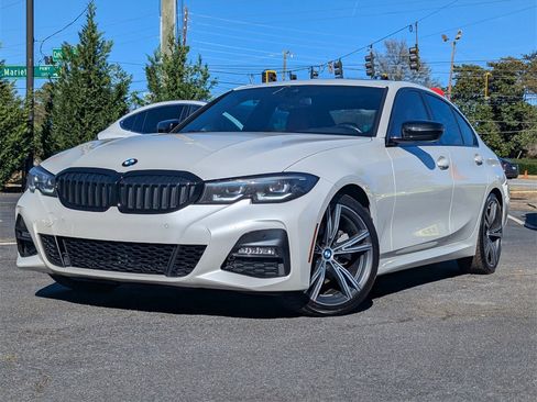 Used 2022 BMW 330i Sedan w/ M Sport Package image 2