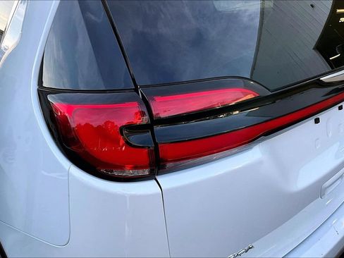 Used 2024 Chrysler Pacifica Limited FWD image 23