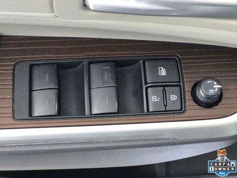 Certified 2024 Toyota Sienna XLE FWD image 14