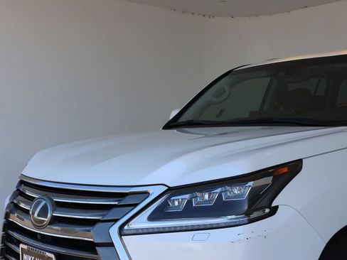 Used 2017 Lexus LX 570 4WD w/ Luxury Package image 57