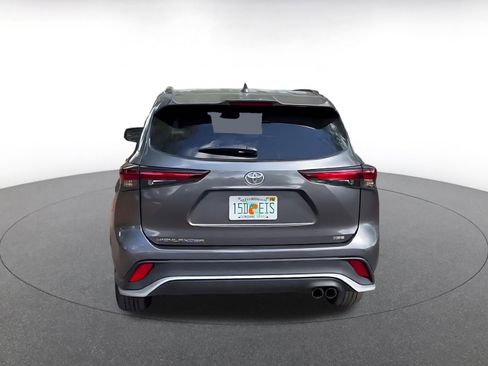 Used 2024 Toyota Highlander XSE image 12