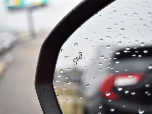 Certified 2022 Volkswagen Taos SEL w/ Panoramic Sunroof Package image 10