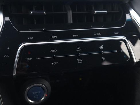 Used 2022 Toyota Venza XLE AWD/4WD image 16