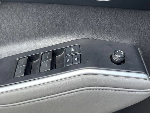 Used 2020 Toyota Highlander XLE FWD image 7