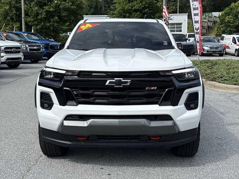 Used 2024 Chevrolet Colorado Z71 w/ Z71 Convenience Package 2 AWD/4WD image 3