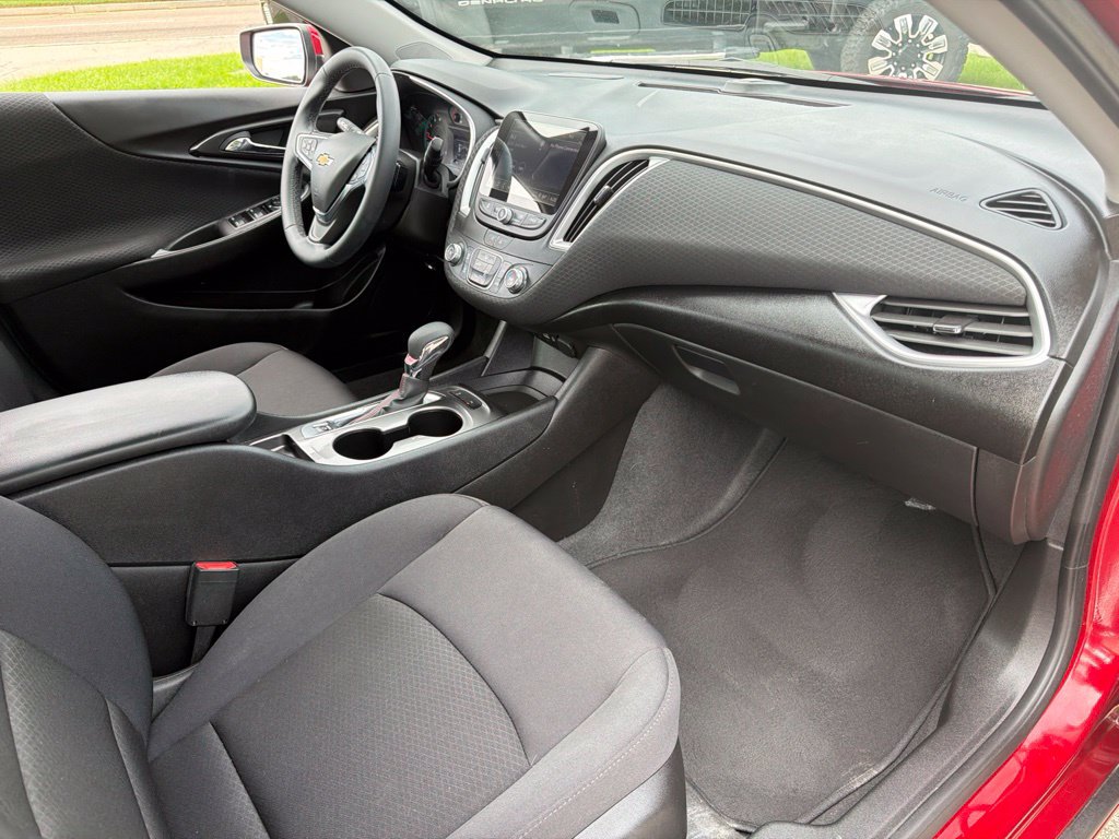 Used 2024 Chevrolet Malibu RS FWD image 16