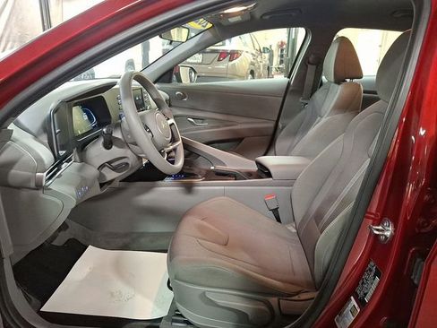 Certified 2024 Hyundai Elantra SE image 13