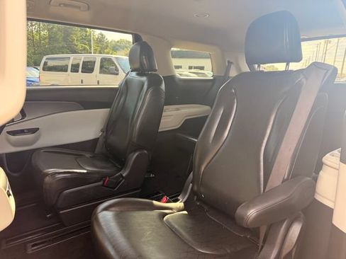 Certified 2023 Kia Carnival LX FWD image 22
