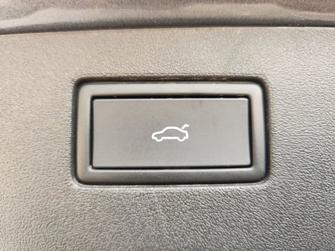 Used 2025 Volkswagen Tiguan SE AWD/4WD image 37