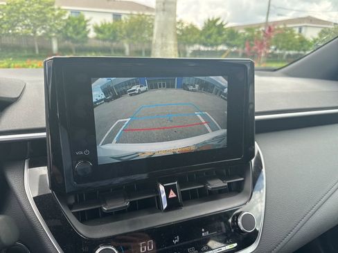 Used 2025 Toyota Corolla SE image 3