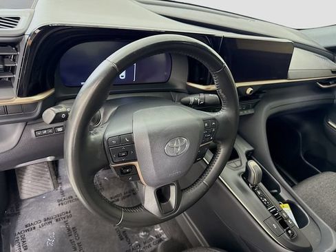 Used 2023 Toyota Crown w/ Carpet Mat Package (TMS) AWD/4WD image 11