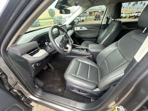 Used 2025 Ford Explorer Active w/ Active Comfort Package RWD image 11