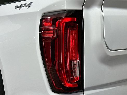 Used 2024 GMC Sierra 1500 SLT image 22