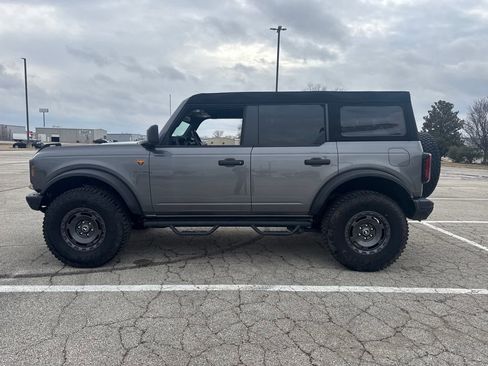 Used 2024 Ford Bronco Badlands image 3