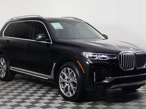 Used 2021 BMW X7 xDrive40i w/ Parking Assistance Package image 3