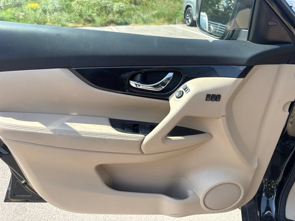 Used 2019 Nissan Rogue SL w/ Premium Package AWD/4WD image 15