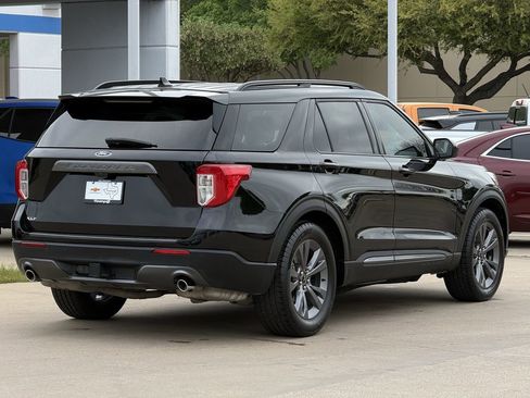 Used 2024 Ford Explorer XLT w/ Equipment Group 202A image 4