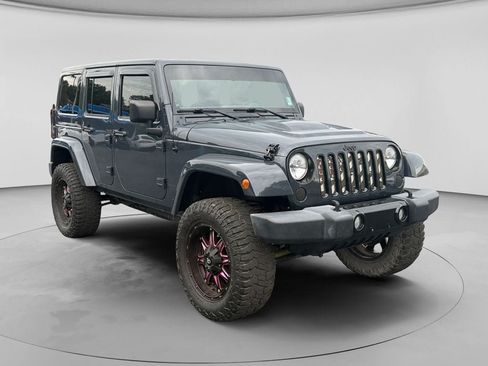 Used 2018 Jeep Wrangler Unlimited Sahara w/ Dual Top Group AWD/4WD image 12