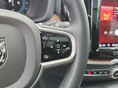 Used 2023 Volvo XC60 B5 Plus w/ Climate Package image 21