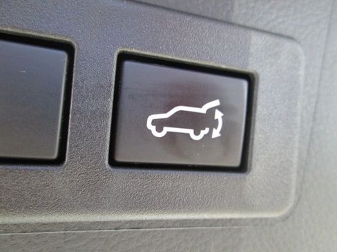 Used 2023 Subaru Outback Premium AWD/4WD image 12