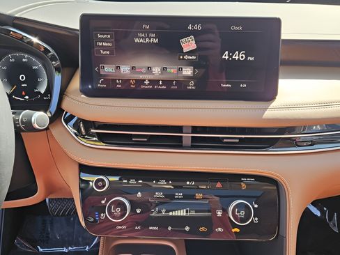 Used 2023 INFINITI QX60 Sensory w/ Vision Package AWD/4WD image 19