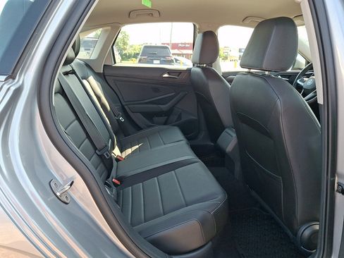 Used 2023 Volkswagen Jetta SE FWD image 15
