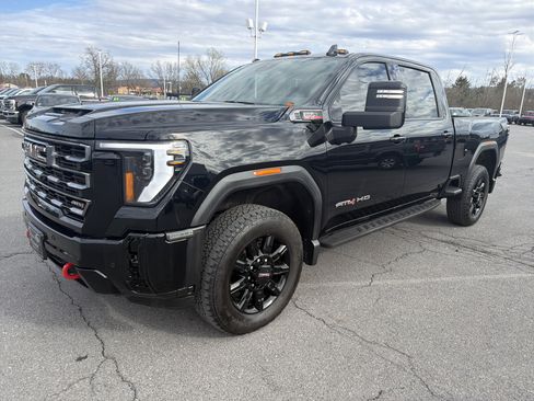 Used 2025 GMC Sierra 2500 AT4 w/ AT4 Premium Plus Package AWD/4WD image 8